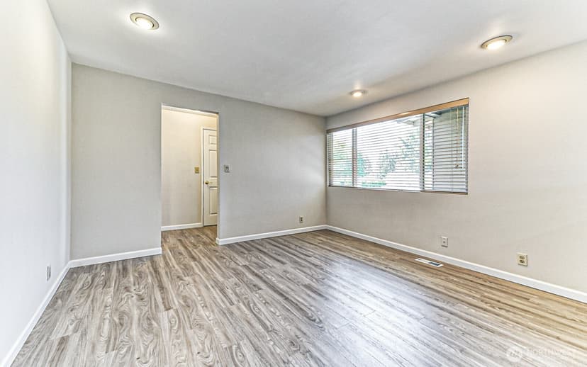 Property photo for 11818 103rd Avenue NE, Kirkland photo 30