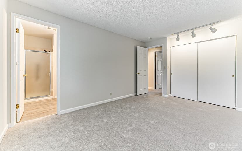 Property photo for 11818 103rd Avenue NE, Kirkland photo 25