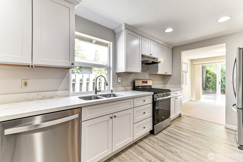 Property photo for 11818 103rd Avenue NE, Kirkland photo 31