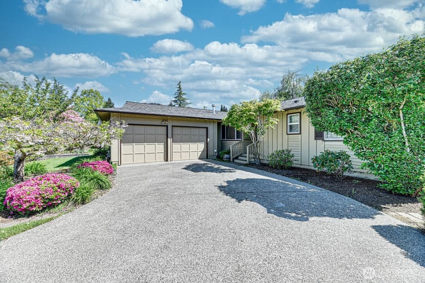 Property photo for 11818 103rd Avenue NE, Kirkland photo 2