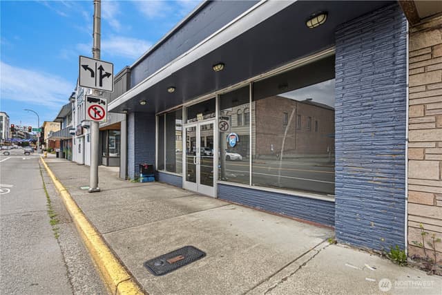 Property photo for 325 E Main Street, Auburn photo 2