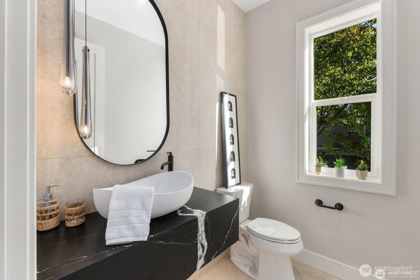 Property photo for 6208 43rd Avenue NE, Seattle photo 15