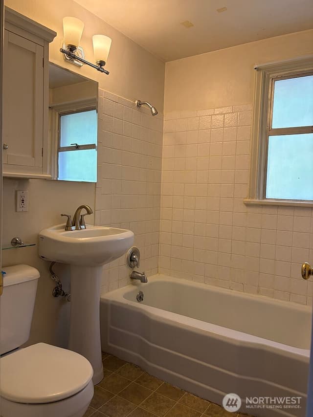 Property photo for 11225 Woodley Avenue S, Seattle photo 4