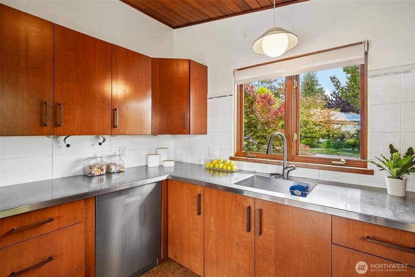 Property photo for 3611 30th Avenue W, Seattle photo 11