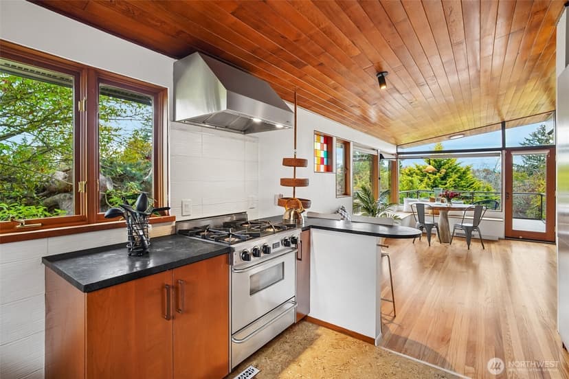 Property photo for 3611 30th Avenue W, Seattle photo 9