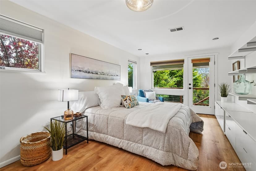 Property photo for 3611 30th Avenue W, Seattle photo 16