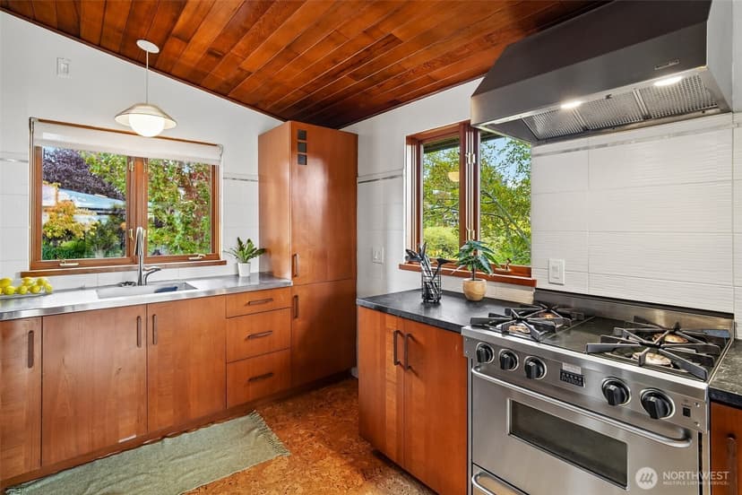 Property photo for 3611 30th Avenue W, Seattle photo 8
