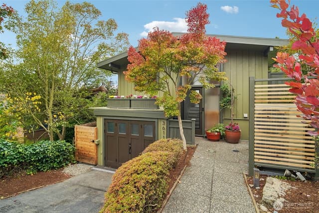 Property photo for 3611 30th Avenue W, Seattle photo 2