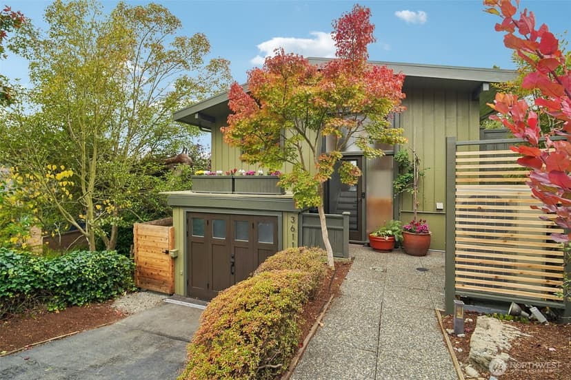 Property photo for 3611 30th Avenue W, Seattle photo 2
