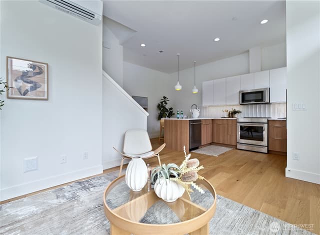 Property photo for 715 15th Avenue #A, Seattle photo 4
