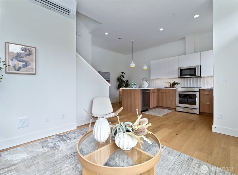 Property photo for 715 15th Avenue #A, Seattle photo 4