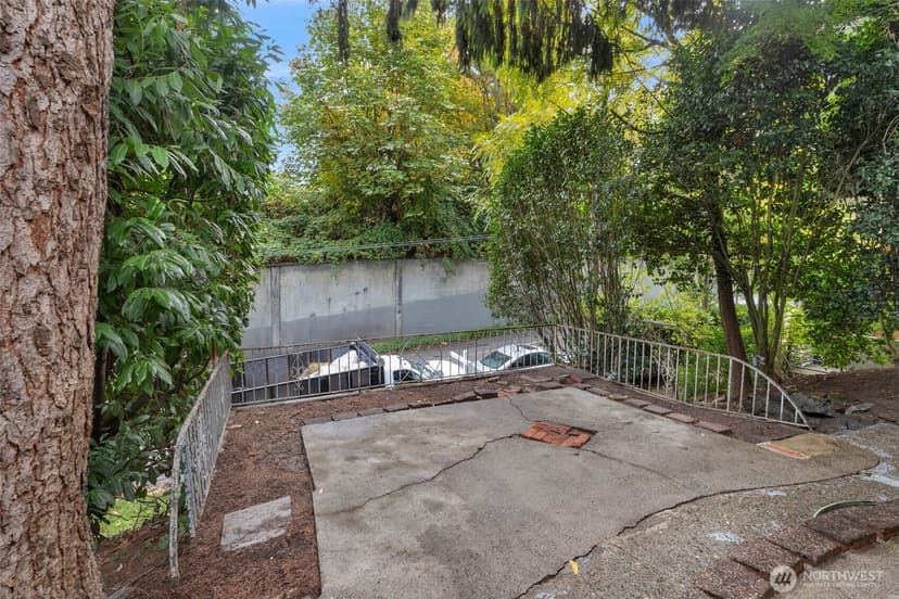 Property photo for 3005 3rd Avenue W, Seattle photo 33