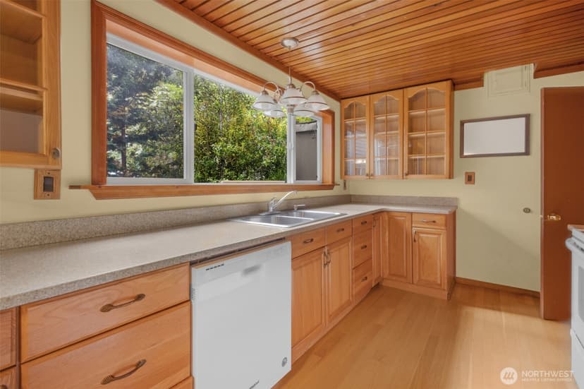 Property photo for 3005 3rd Avenue W, Seattle photo 12
