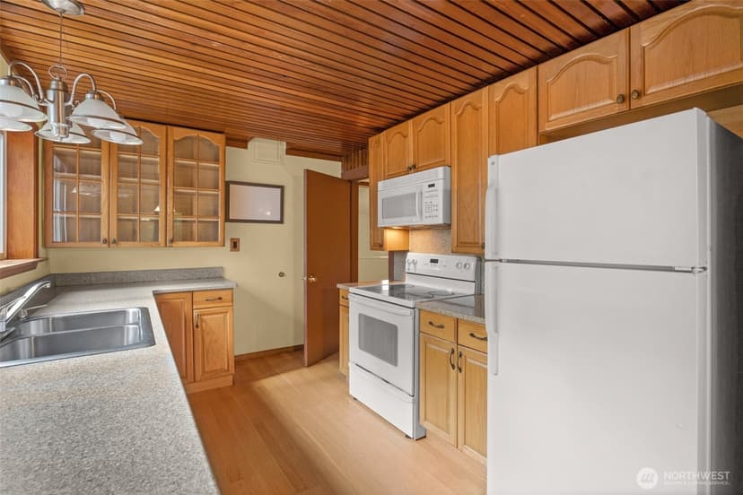 Property photo for 3005 3rd Avenue W, Seattle photo 13