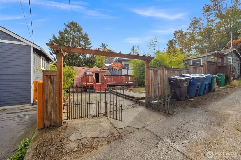 Property photo for 3005 3rd Avenue W, Seattle photo 29
