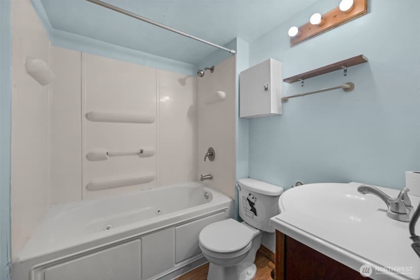Property photo for 3005 3rd Avenue W, Seattle photo 24