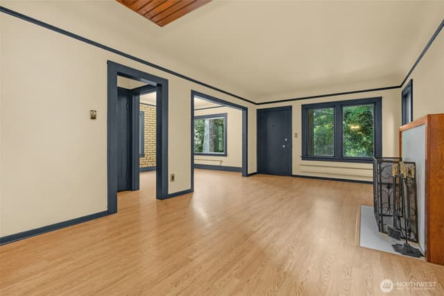 Property photo for 3005 3rd Avenue W, Seattle photo 5
