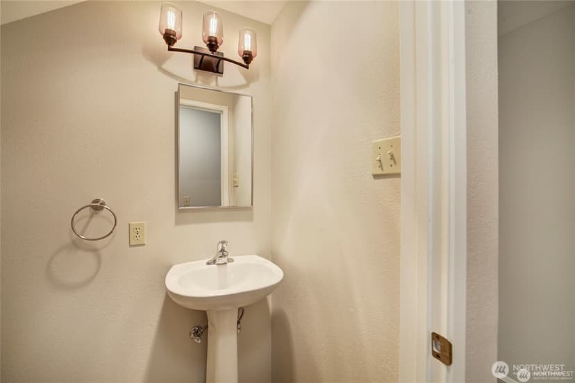 Property photo for 11243 NE 131st Lane, Kirkland photo 10
