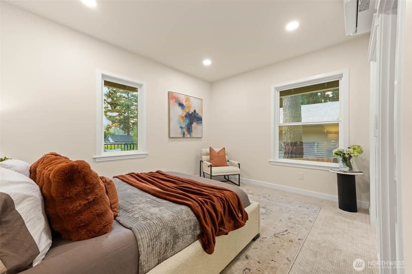 Property photo for 10733 Interlake Avenue N, Seattle photo 12