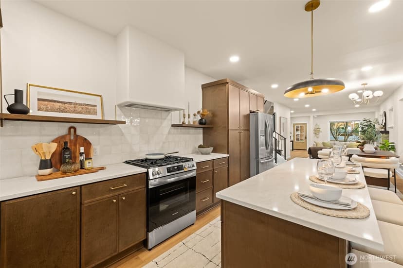 Property photo for 10733 Interlake Avenue N, Seattle photo 10