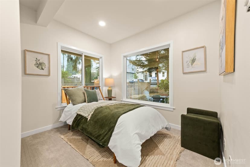 Property photo for 10733 Interlake Avenue N, Seattle photo 18