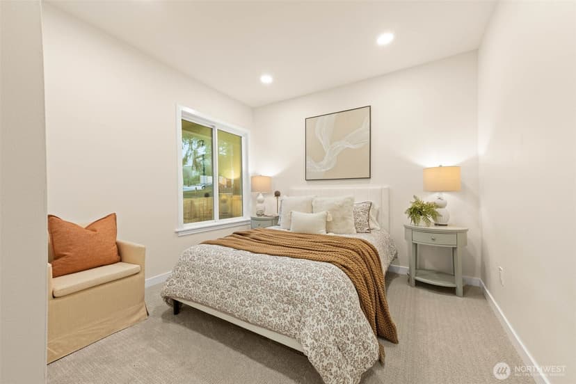 Property photo for 10733 Interlake Avenue N, Seattle photo 16
