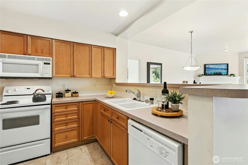 Property photo for 2244 132nd Avenue SE #B208, Bellevue photo 13