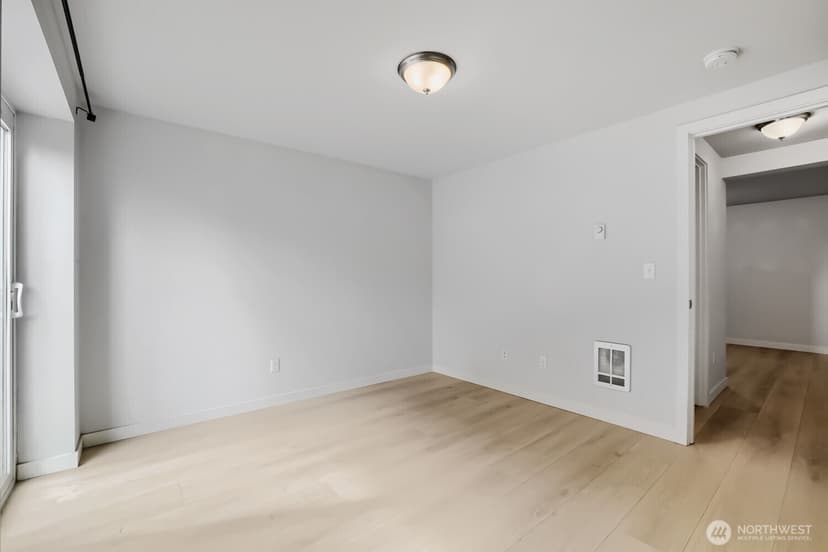 Property photo for 911 N 104th Street #B, Seattle photo 23