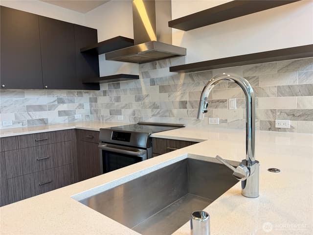 Property photo for 2573 13th Avenue W, Seattle photo 5
