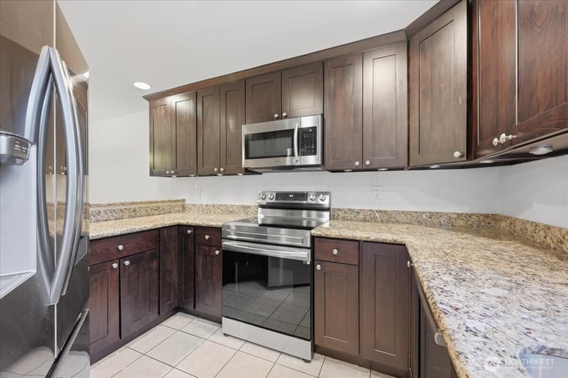 Property photo for 7031 210th Street SW #B, Lynnwood photo 8