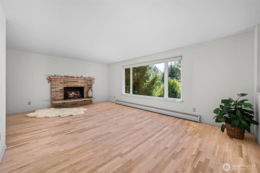Property photo for 12634 SE 4th Place, Bellevue photo 3