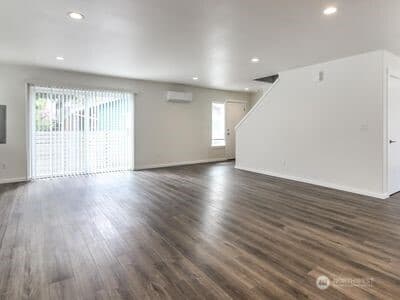 Property photo for 114 E Willis Street, Kent photo 40