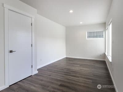 Property photo for 114 E Willis Street, Kent photo 32