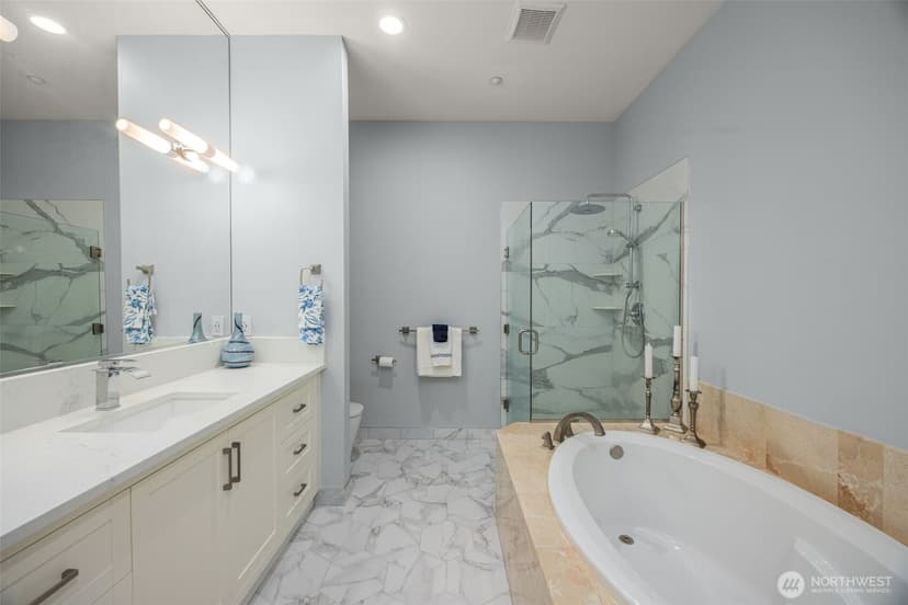 Property photo for 10398 NE 17th Street #206, Bellevue photo 15