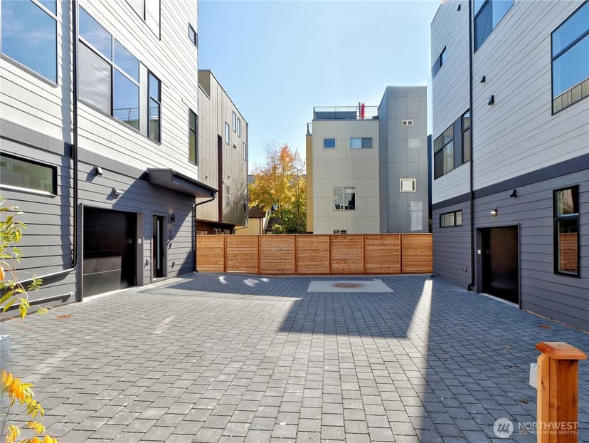 Property photo for 717 15th Avenue #D, Seattle photo 26