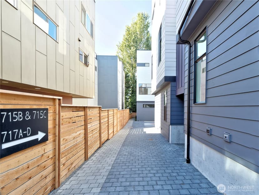 Property photo for 717 15th Avenue #D, Seattle photo 25