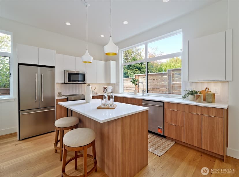 Property photo for 717 15th Avenue #D, Seattle photo 6