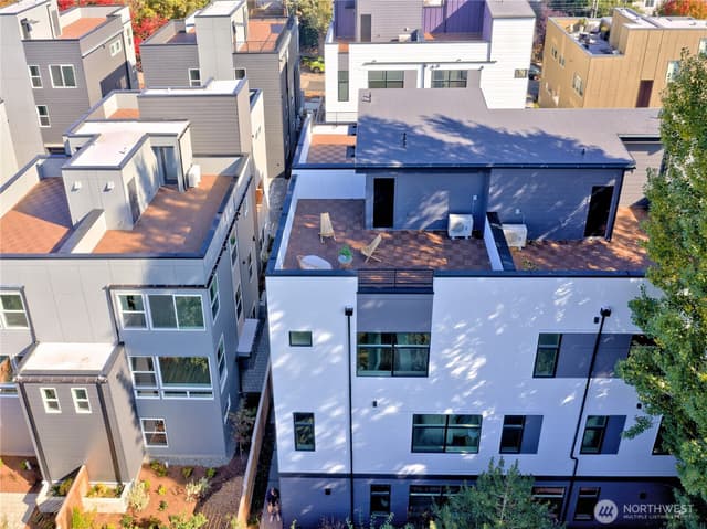 Property photo for 717 15th Avenue #D, Seattle photo 2
