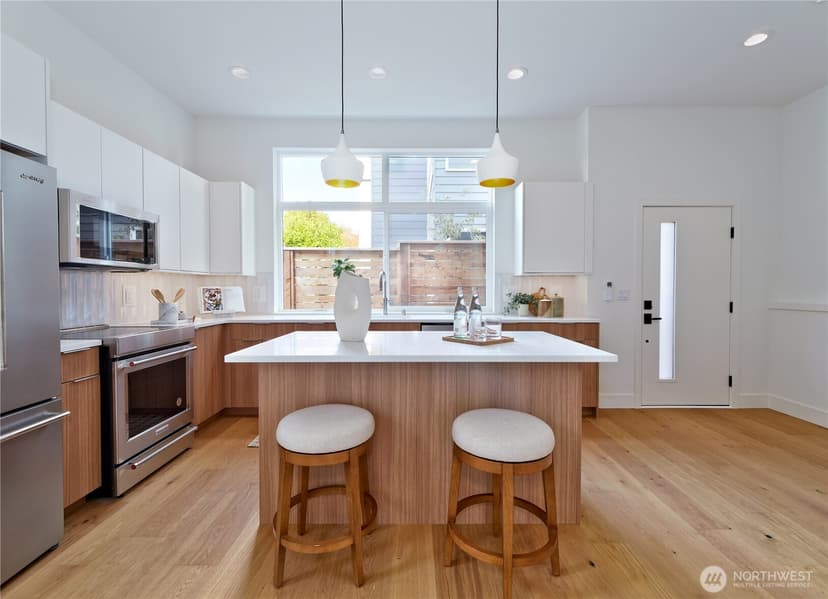 Property photo for 717 15th Avenue #D, Seattle photo 8