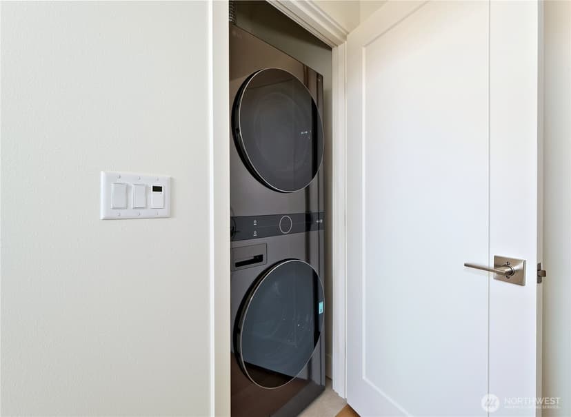 Property photo for 717 15th Avenue #D, Seattle photo 17