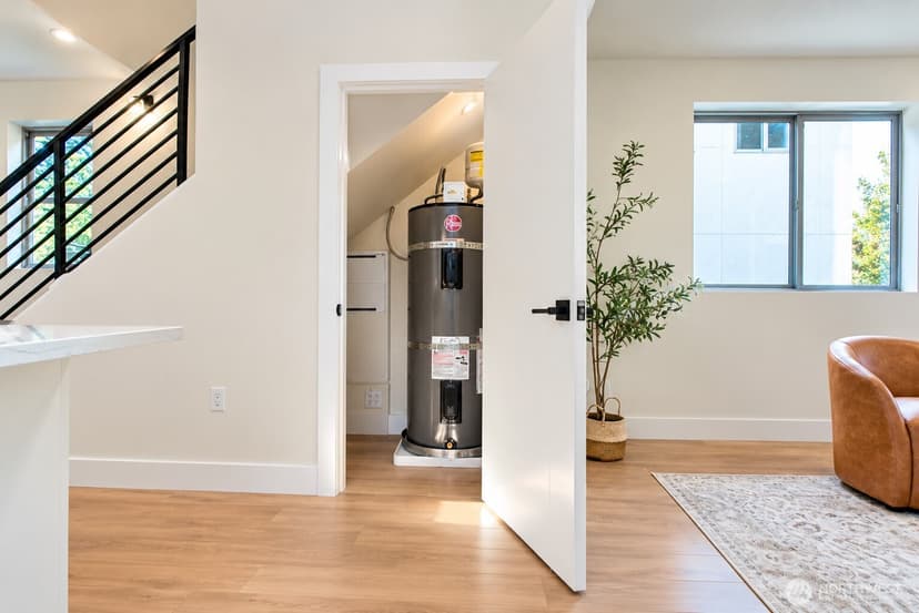 Property photo for 5608 31st Avenue SW, Seattle photo 10