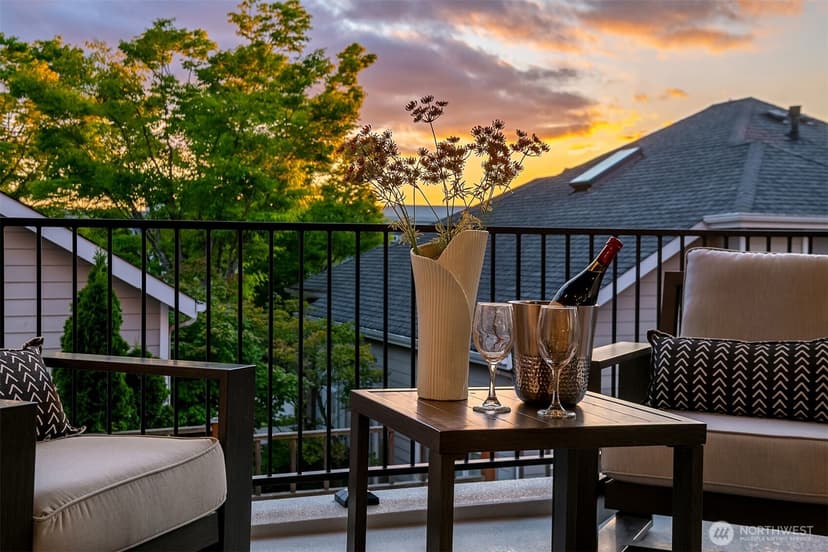 Property photo for 134 8th Ct, Kirkland photo 23