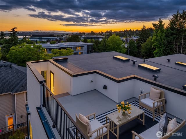 Property photo for 134 8th Ct, Kirkland photo 2
