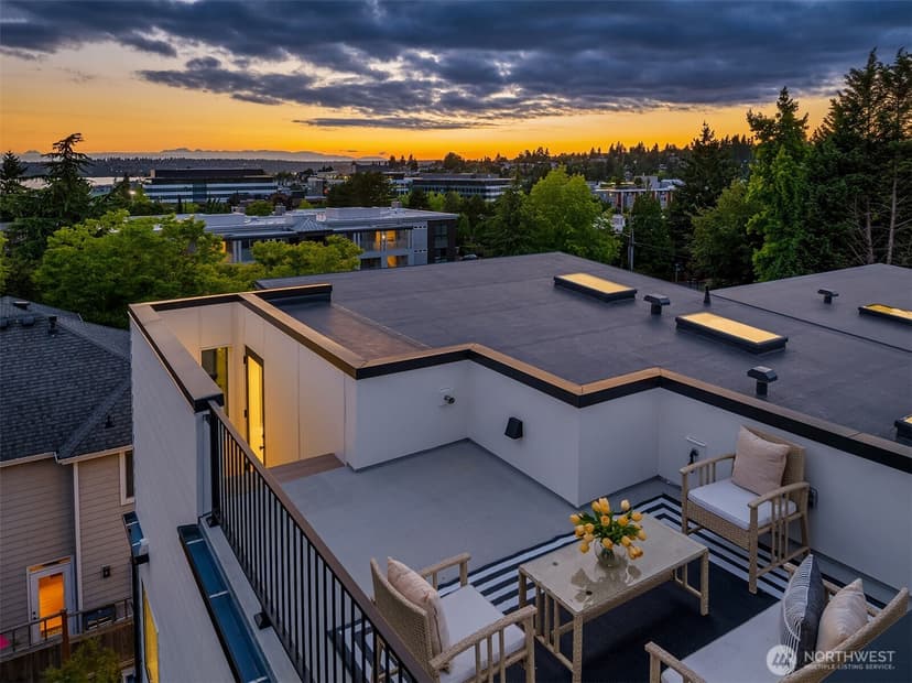 Property photo for 134 8th Ct, Kirkland photo 2