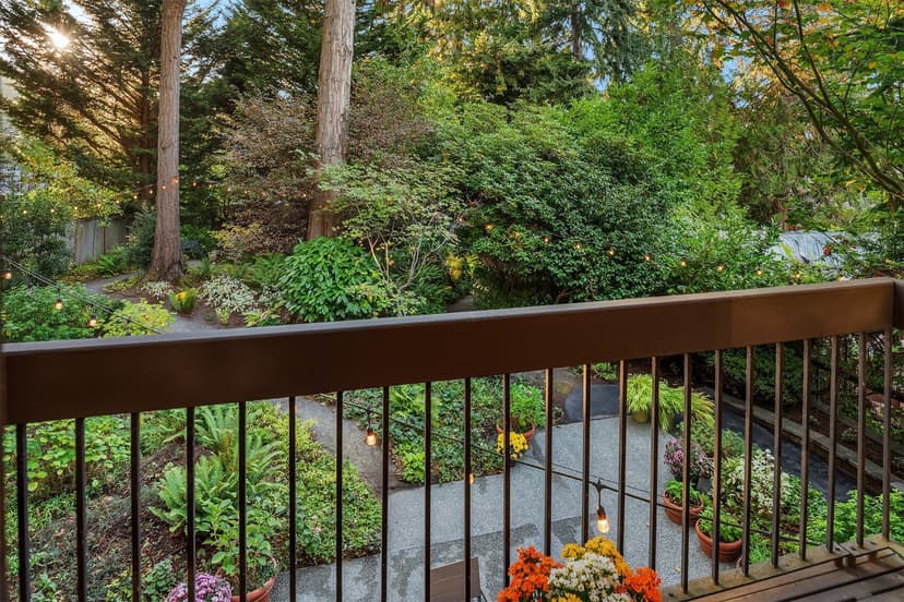 Property photo for 7627 SE 22nd Street, Mercer Island photo 13