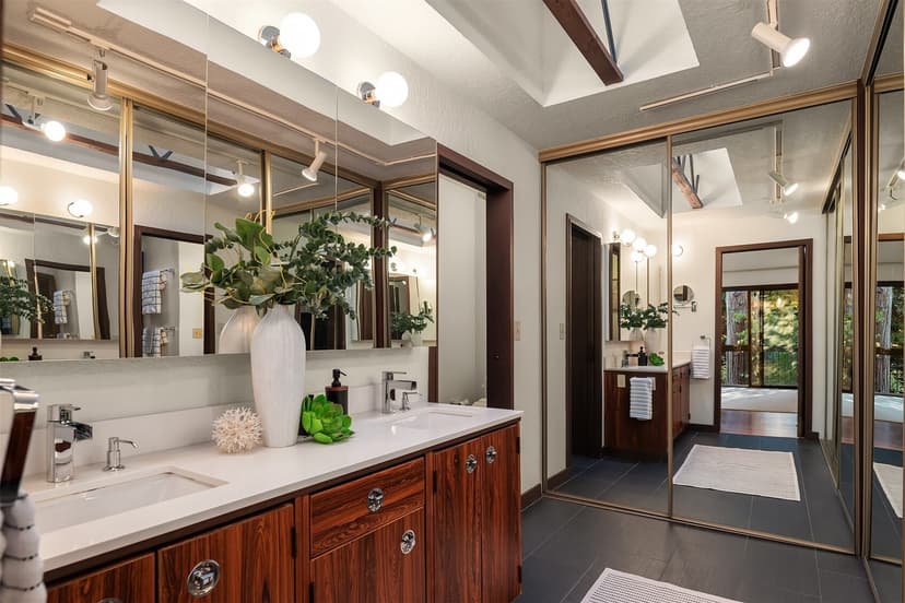 Property photo for 7627 SE 22nd Street, Mercer Island photo 14