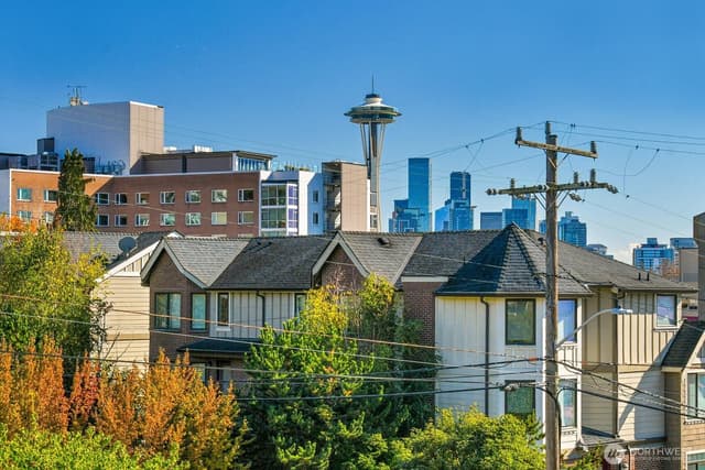 Property photo for 1001 2nd Avenue W #103, Seattle photo 2