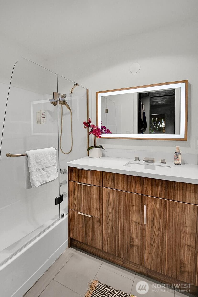 Property photo for 1001 2nd Avenue W #103, Seattle photo 16