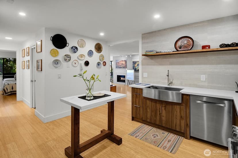 Property photo for 1001 2nd Avenue W #103, Seattle photo 11