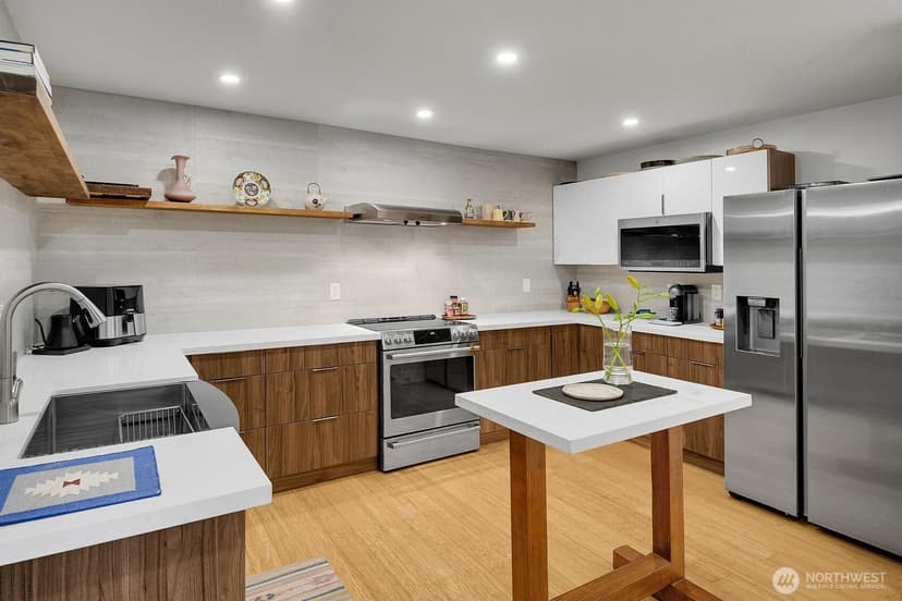Property photo for 1001 2nd Avenue W #103, Seattle photo 9